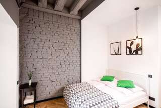 Апартаменты Art Apartments Rynok Square Львов Номер-студио с балконом-1