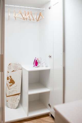 Апартаменты Art Apartments Rynok Square Львов Номер-студио с балконом-13