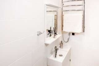 Апартаменты Art Apartments Rynok Square Львов Номер-студио с балконом-15